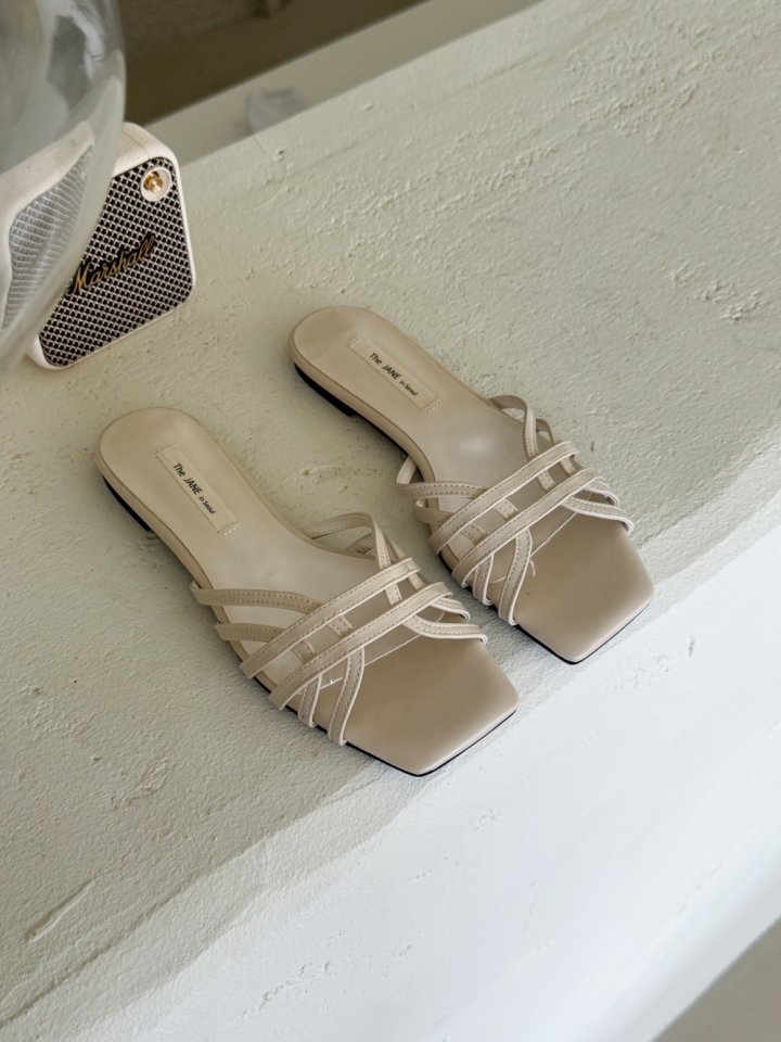Vade - Korean Women Fashion - #womensfashion - Square Pattern Low Heel Sandals - 6