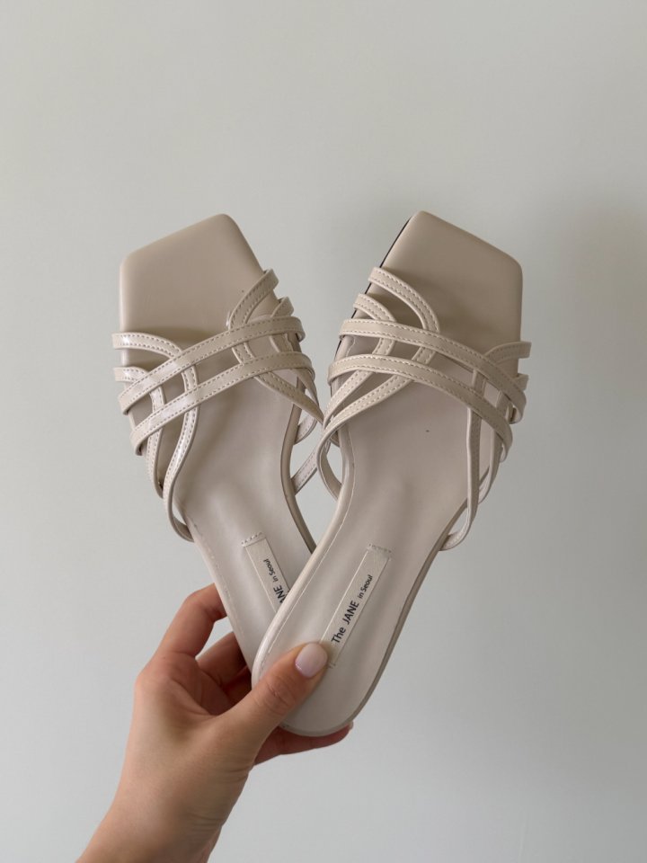 Vade - Korean Women Fashion - #womensfashion - Square Pattern Low Heel Sandals - 8