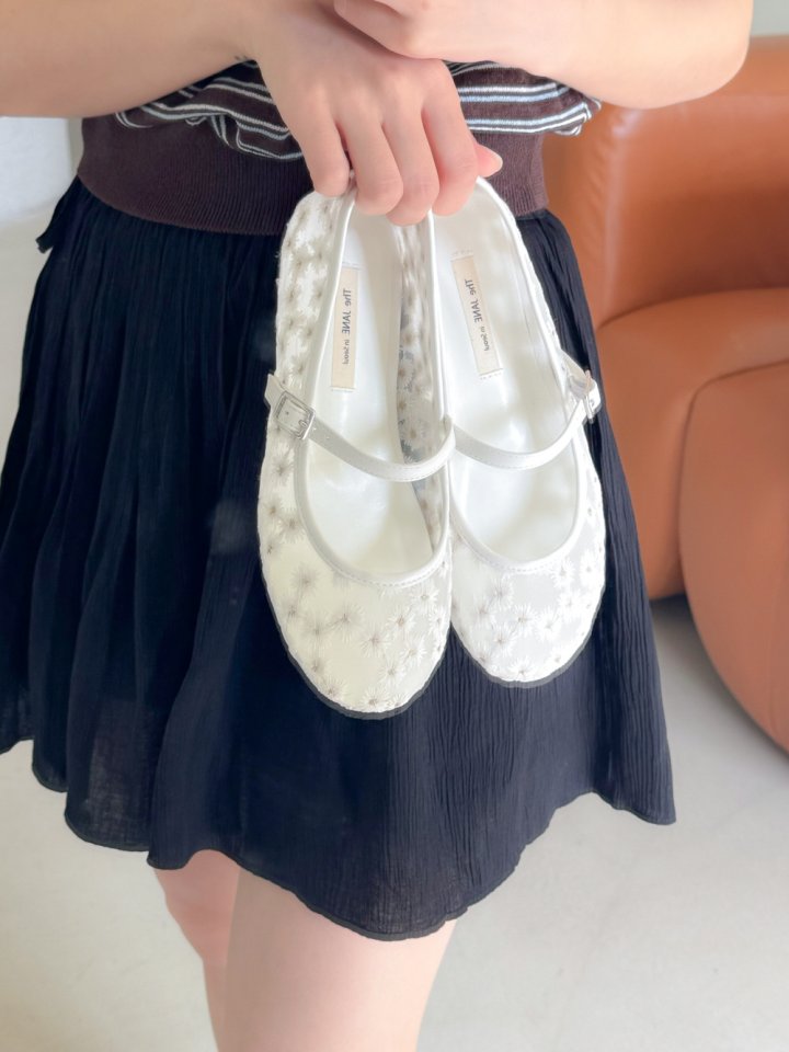 Vade - Korean Women Fashion - #womensfashion - Peace Flower Mesh Pattern Flat