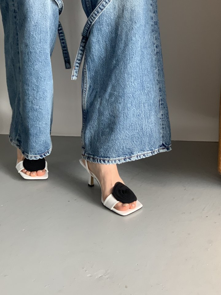 Vade - Korean Women Fashion - #womensfashion - Flower Sandals Heel - 9