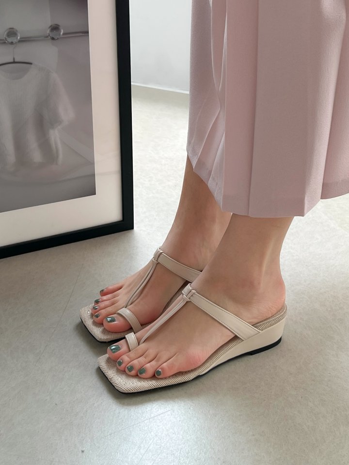 Vade - Korean Women Fashion - #womensfashion - Wedge Open-Toe Flip-Flop Sandals Heel - 2