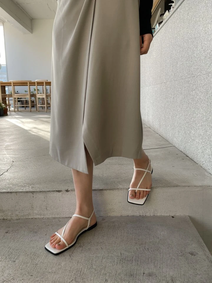 Vade - Korean Women Fashion - #womensfashion - Low Heel Square Point Flip-Flop Sandals - 9