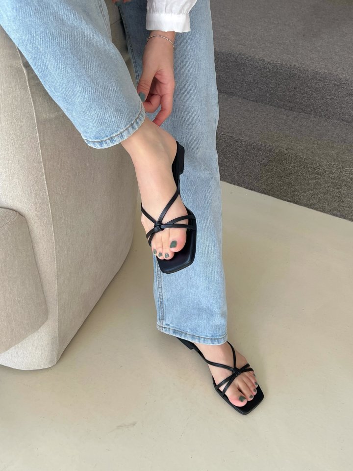 Vade - Korean Women Fashion - #womensfashion - Low Heel Flip-Flop Square Twisted Sandals - 8