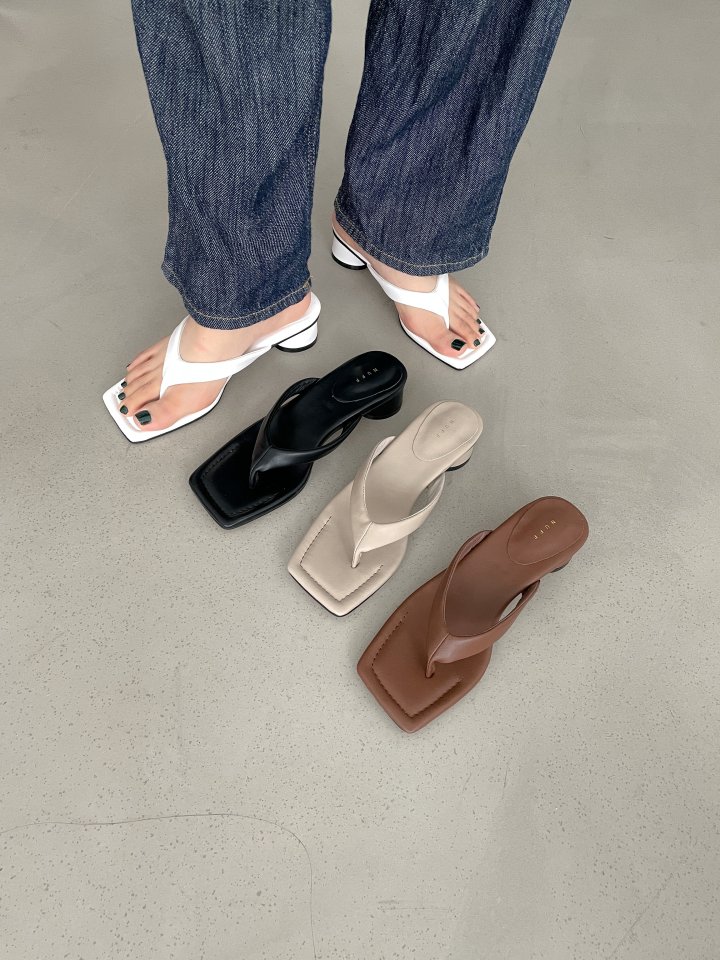 Vade - Korean Women Fashion - #womensfashion - Round Heel Square Flip-Flop Sandals Heel
