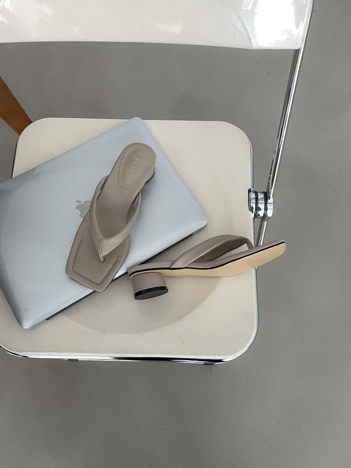 Vade - Korean Women Fashion - #womensfashion - Round Heel Square Flip-Flop Sandals Heel - 7