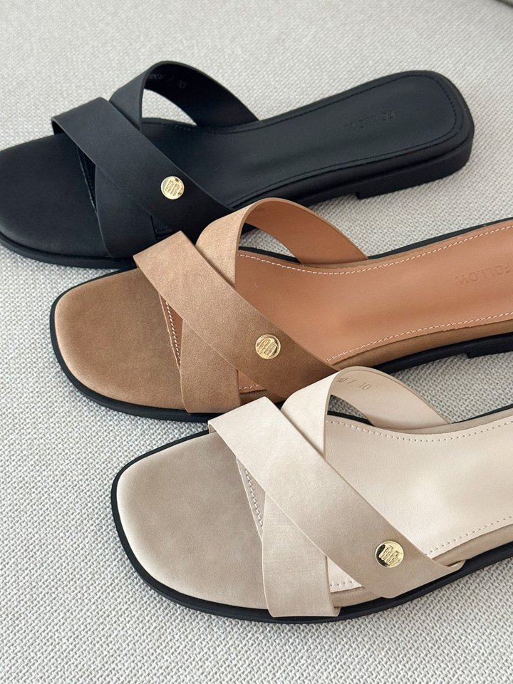Vade - Korean Women Fashion - #womensfashion - X Strap Point Decoration Sandals