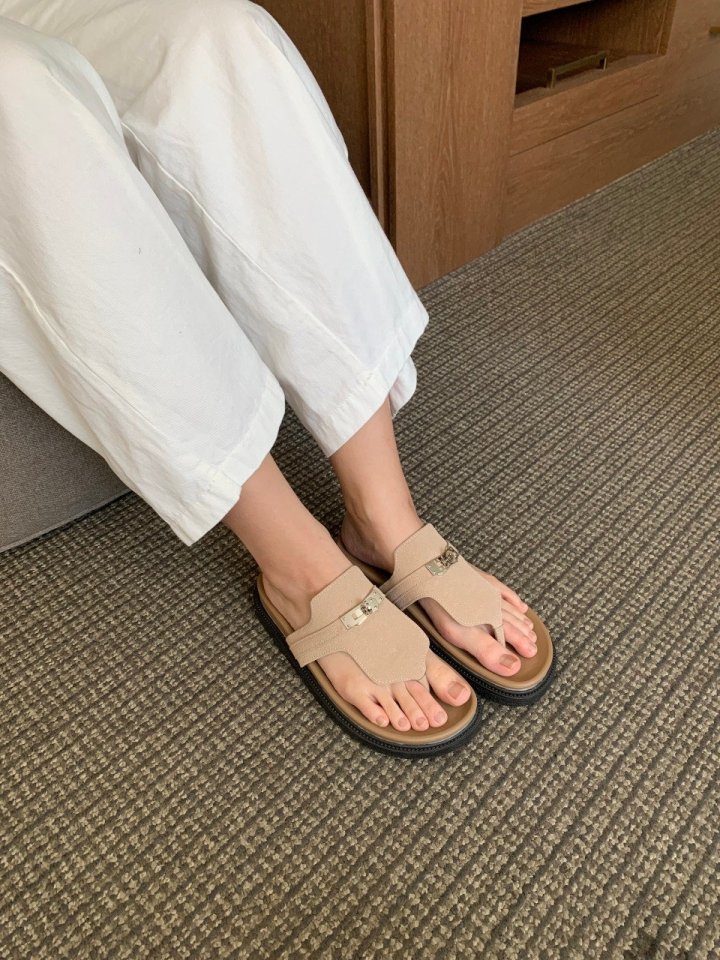 Vade - Korean Women Fashion - #womensfashion - Summer Thong Gold Decor Round Slippers - 10