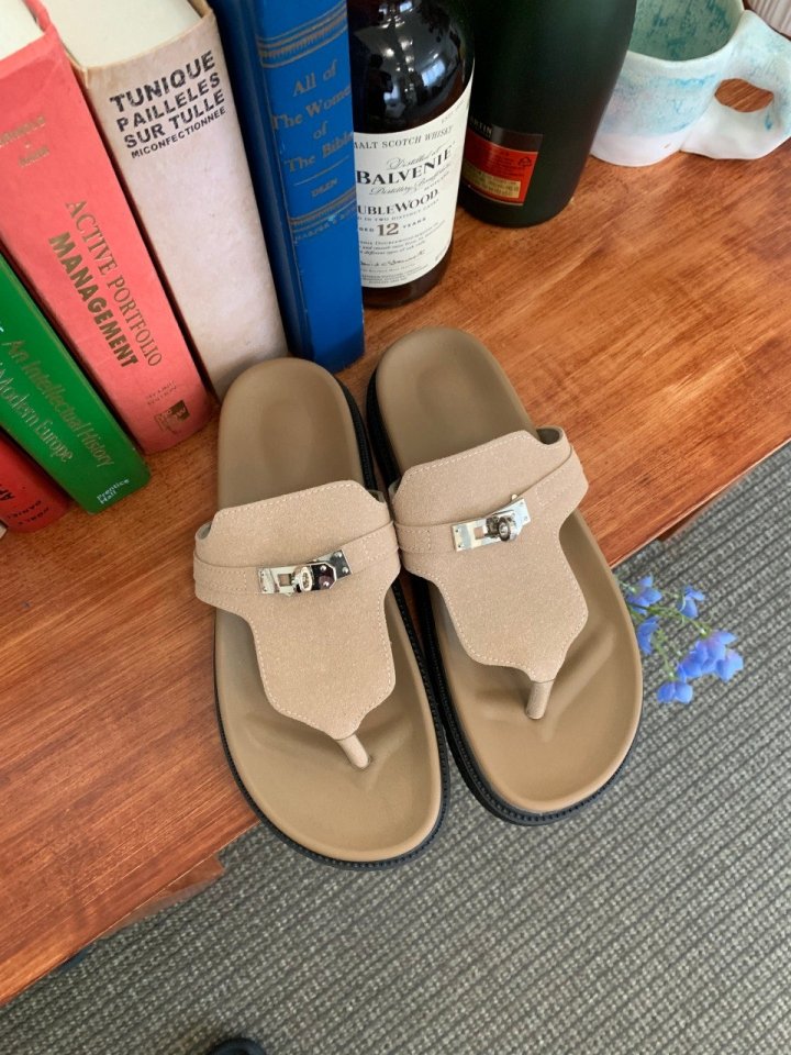 Vade - Korean Women Fashion - #womensfashion - Summer Thong Gold Decor Round Slippers - 2