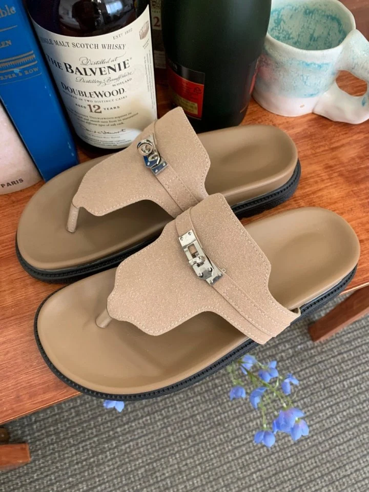 Vade - Korean Women Fashion - #momslook - Summer Thong Gold Decor Round Slippers - 4