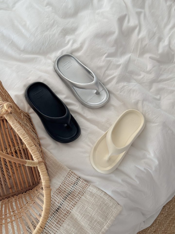 Vade - Korean Women Fashion - #womensfashion - Basic Thong EVA Slipper Sandals - 6