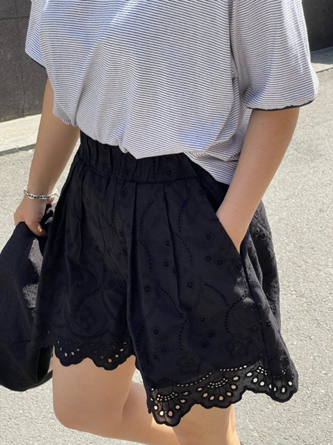 Punching Lace Half Pants