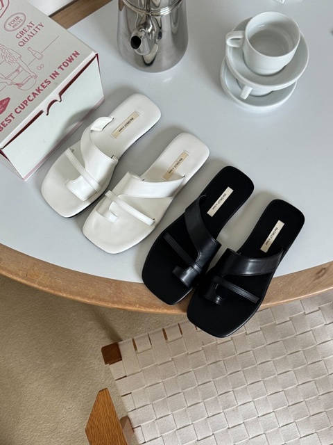 Point Flip-flop Sandals