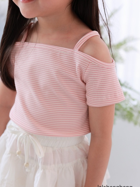 Off-shoulder Tee