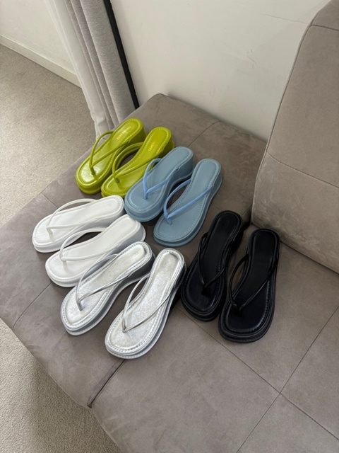 Vivid Flip-flops