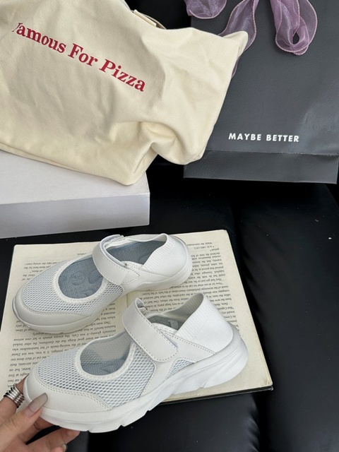 Mesh Knit Stretch Sneakers