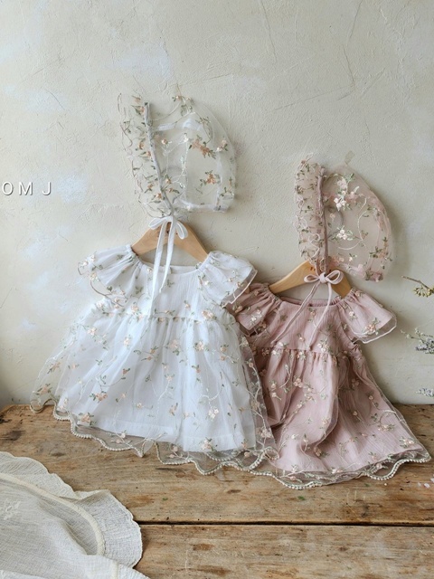 Emily Embroidered One-piece (Bonnet Set)