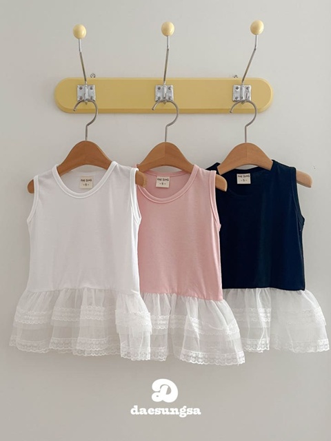 Tiered Lace Sleeveless Top Tiered Lace Sleeveless Top