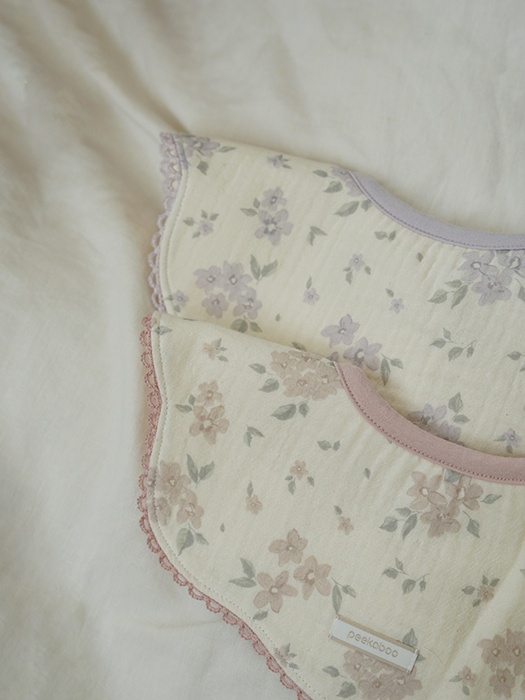Blooming Bib
