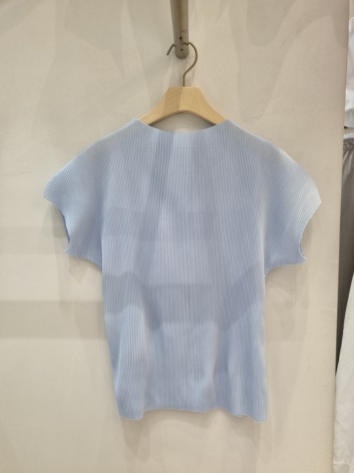 Allu - Korean Women Fashion - #pursuepretty - Half High Pleats Tee - 6