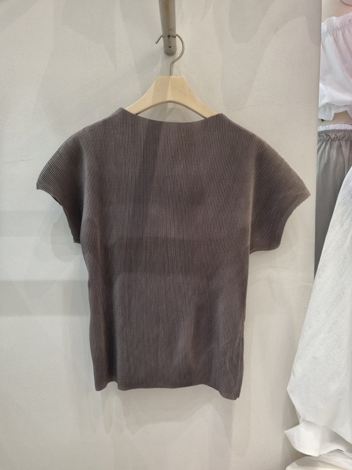 Allu - Korean Women Fashion - #womensfashion - Half High Pleats Tee - 4