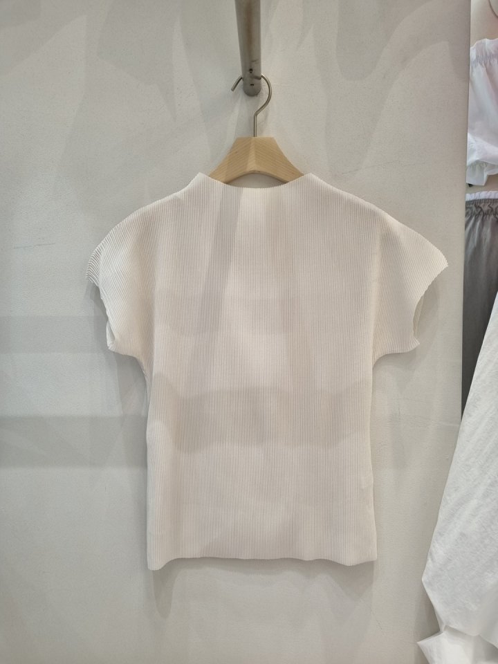 Allu - Korean Women Fashion - #vintagekidsstyle - Half High Pleats Tee - 5