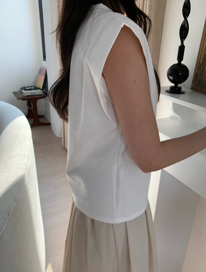 Allu - Korean Women Fashion - #womensfashion - Vera Sleeveless Tee - 3