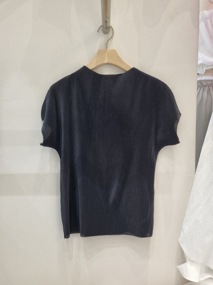 Allu - Korean Women Fashion - #womensfashion - Half High Pleats Tee - 3