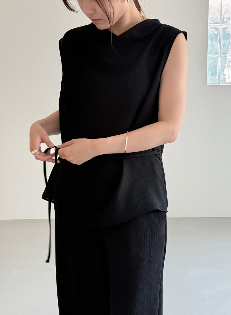 Amygrace - Korean Women Fashion - #womensfashion - Silk High-neck Sleeveless Blouse - 5