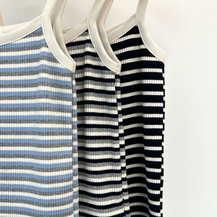 Another Avenue - Korean Women Fashion - #vintageinspired - Rain Sleeveless Tee - 2