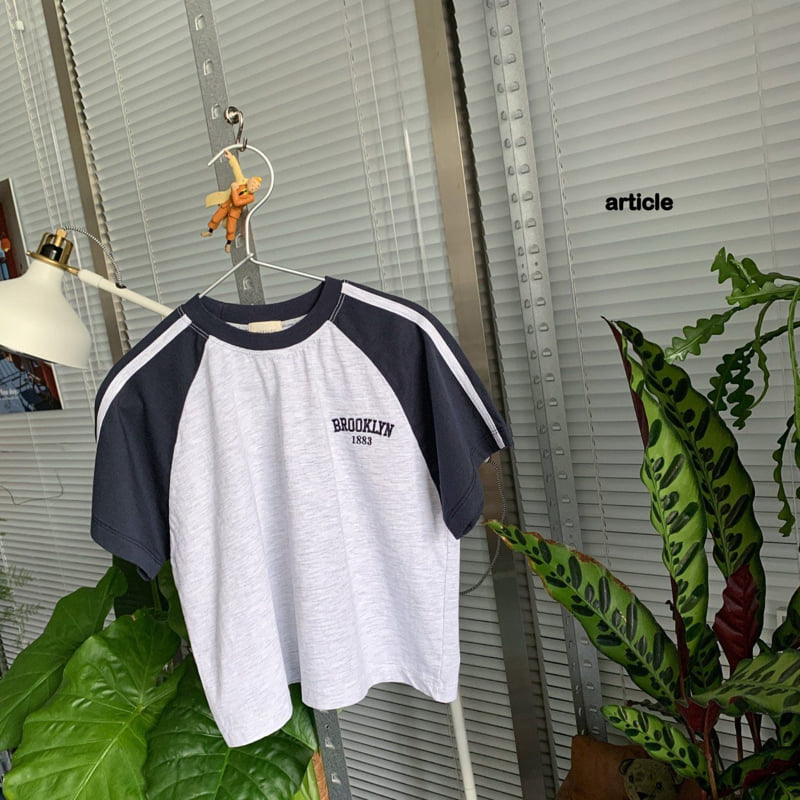 Article - Korean Children Fashion - #prettylittlegirls - Brooklyn Raglan Embroidery Tee - 8
