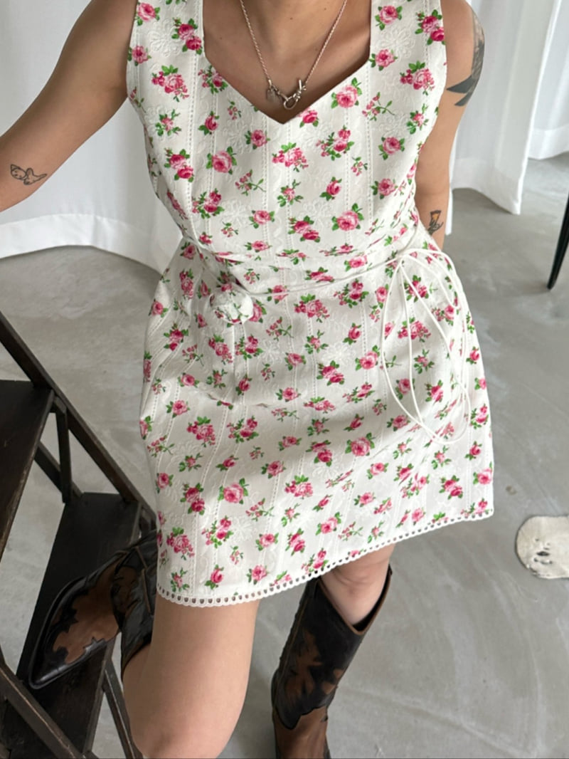 Chavi - Korean Women Fashion - #pursuepretty - Elui One-piece (Corsage Set) - 11