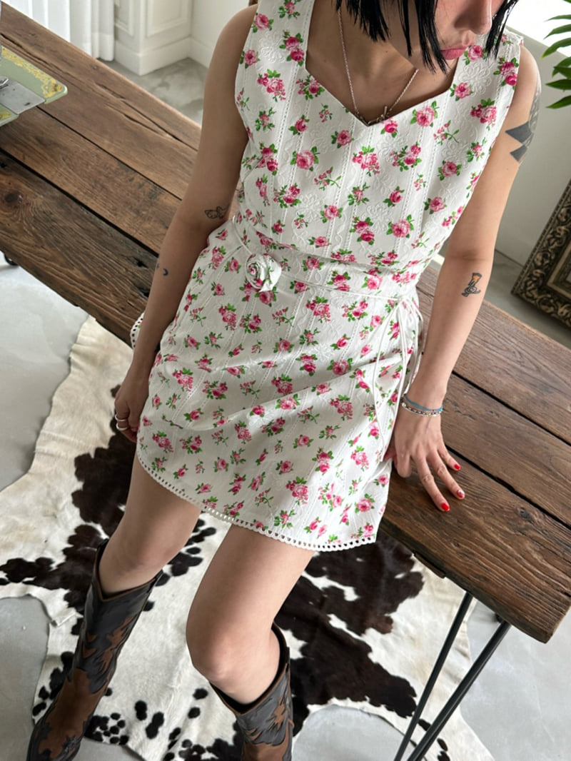 Chavi - Korean Women Fashion - #vintageinspired - Elui One-piece (Corsage Set) - 9