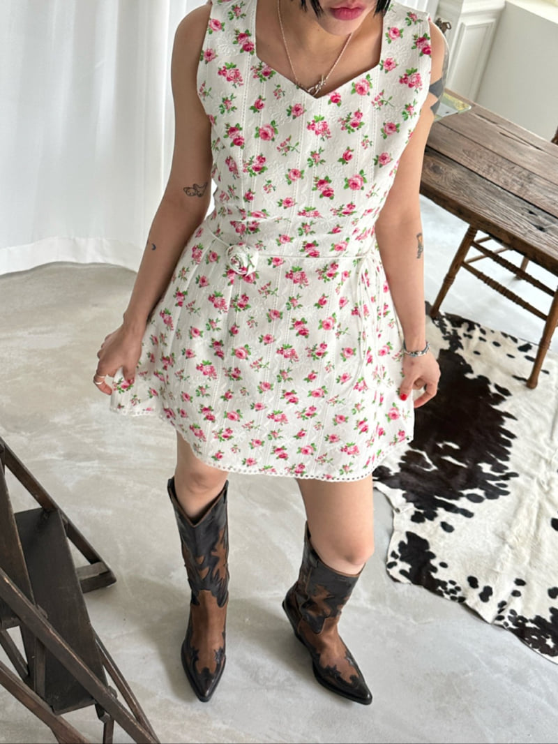 Chavi - Korean Women Fashion - #vintagekidsstyle - Elui One-piece (Corsage Set) - 10