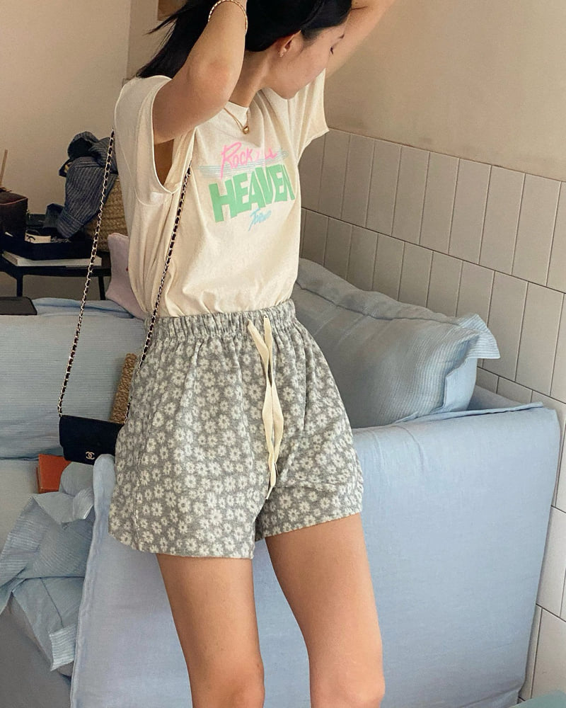 Diana - Korean Women Fashion - #momslook - Floral Terry Shorts - 2