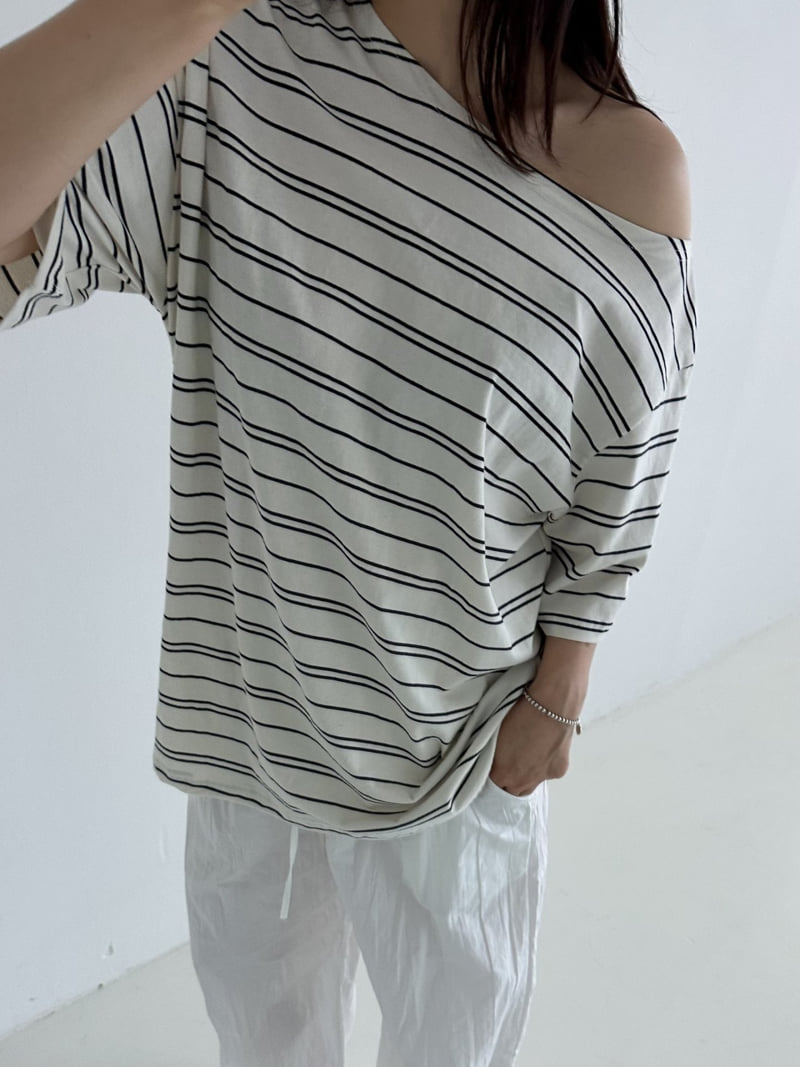 Dress U - Korean Women Fashion - #momslook - One-Off Shoulder Boxy Tee - 5