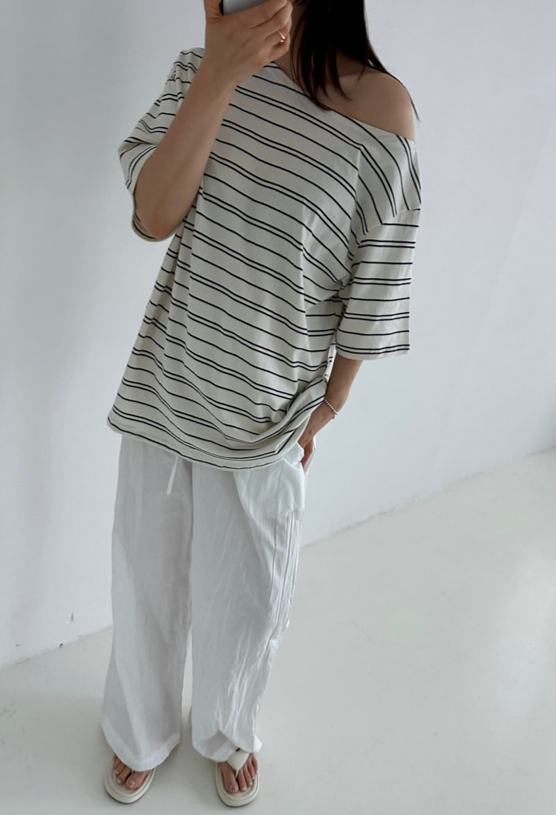 Dress U - Korean Women Fashion - #momslook - One-Off Shoulder Boxy Tee - 7