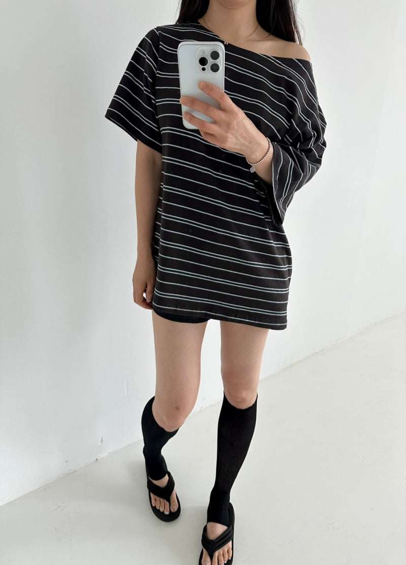 Dress U - Korean Women Fashion - #womensfashion - One-Off Shoulder Boxy Tee - 10