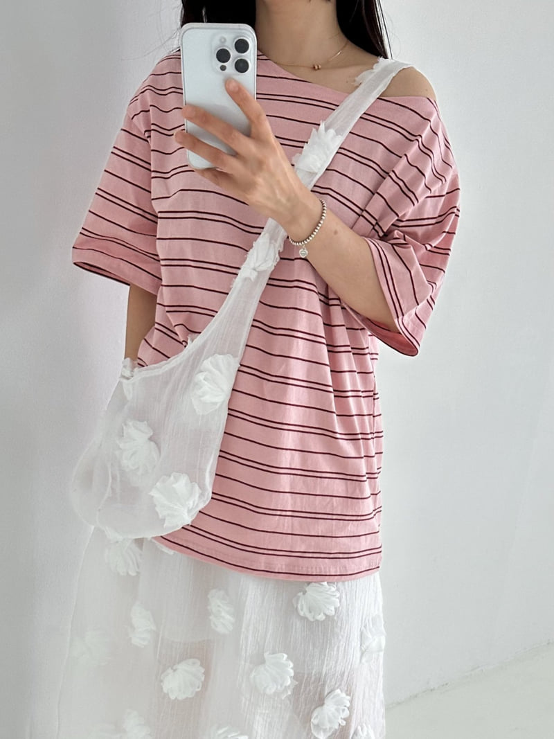 Dress U - Korean Women Fashion - #momslook - One-Off Shoulder Boxy Tee - 4