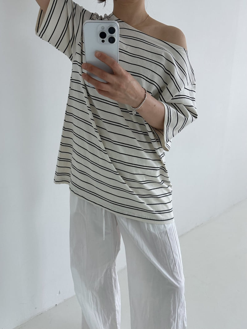 Dress U - Korean Women Fashion - #womensfashion - One-Off Shoulder Boxy Tee - 6