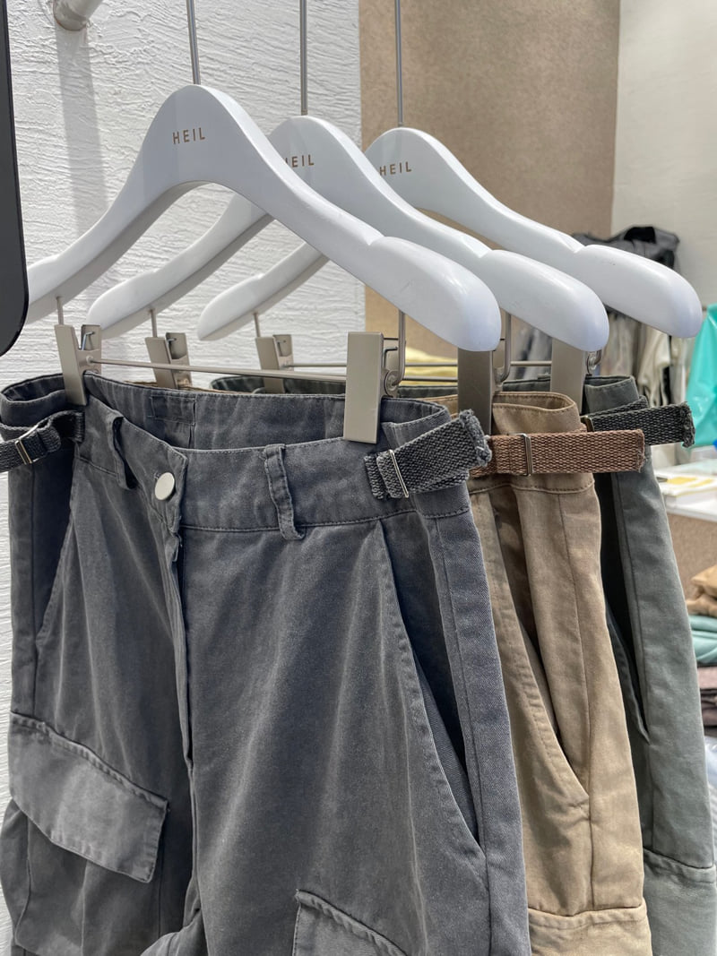 Heil - Korean Women Fashion - #momslook - Pig Cargo Bermuda Pants - 2