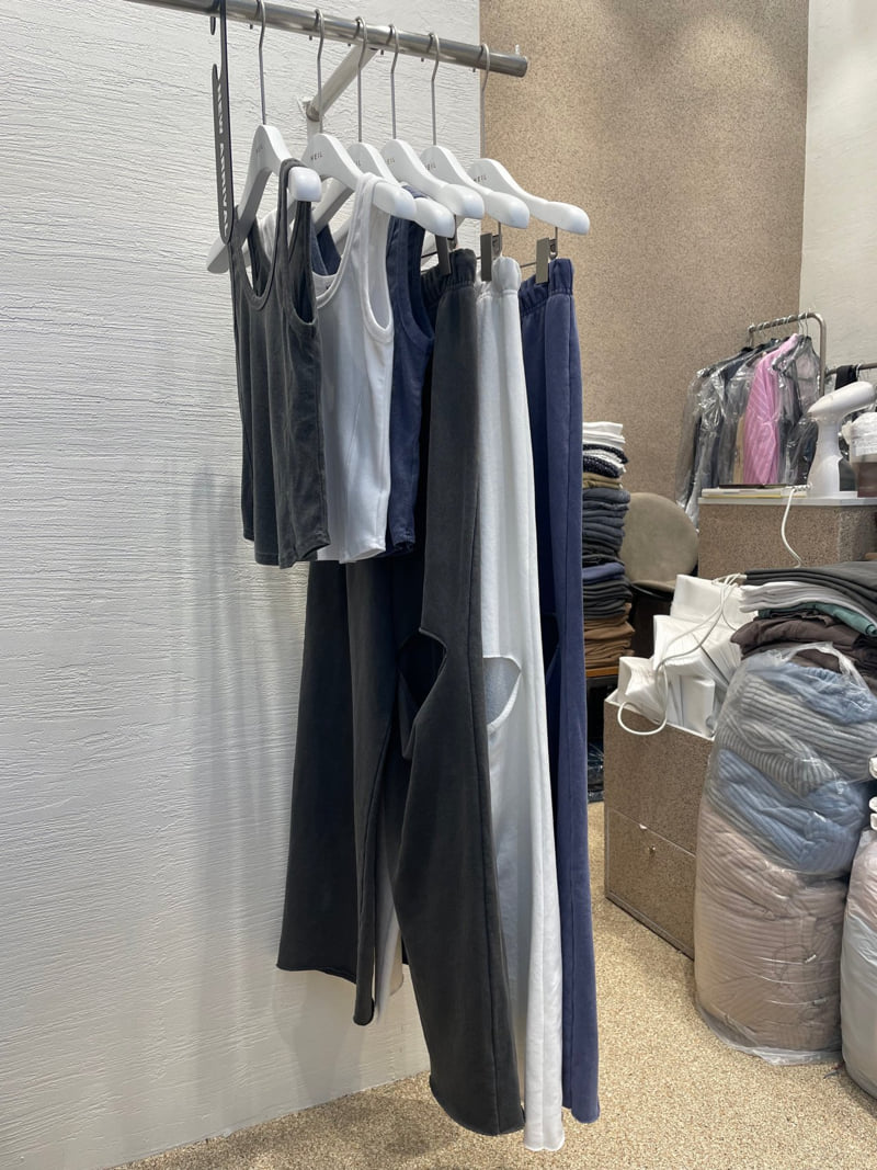 Heil - Korean Women Fashion - #thelittlethings - Pig Lined Sleeveless - 4