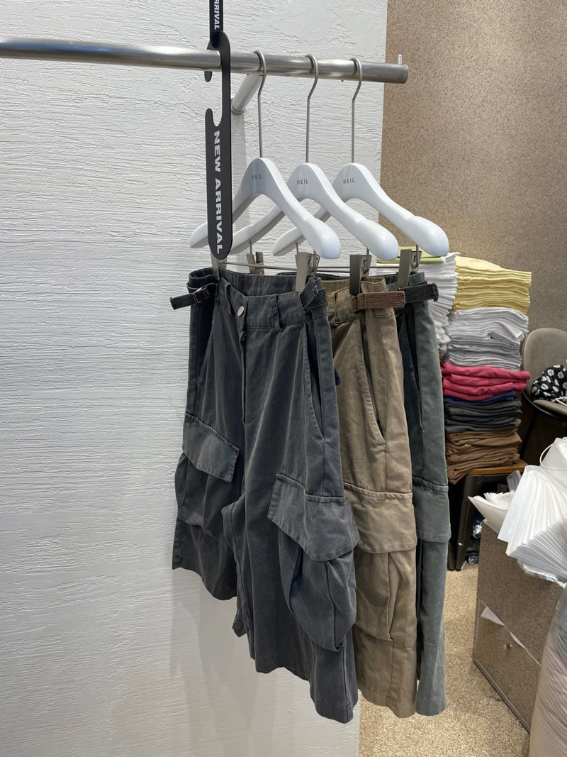 Heil - Korean Women Fashion - #womensfashion - Pig Cargo Bermuda Pants