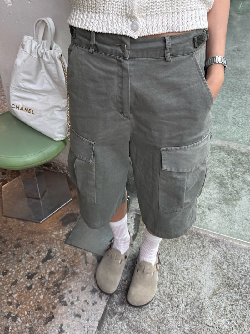 Heil - Korean Women Fashion - #womensfashion - Pig Cargo Bermuda Pants - 3