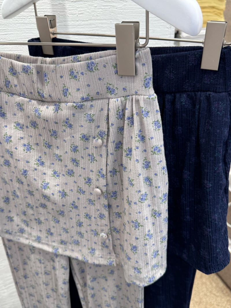 Heil - Korean Women Fashion - #womensfashion - Floral Layered Pants - 3
