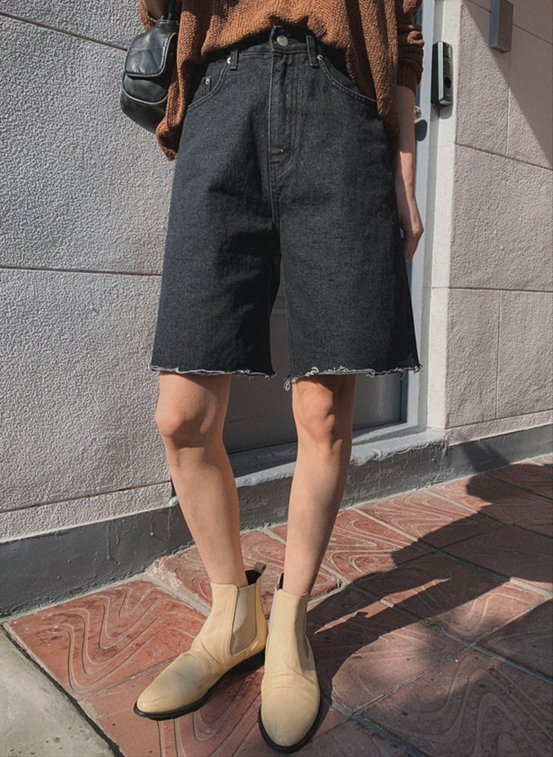 I'm here - Korean Women Fashion - #momslook - Black Denim Shorts - 9
