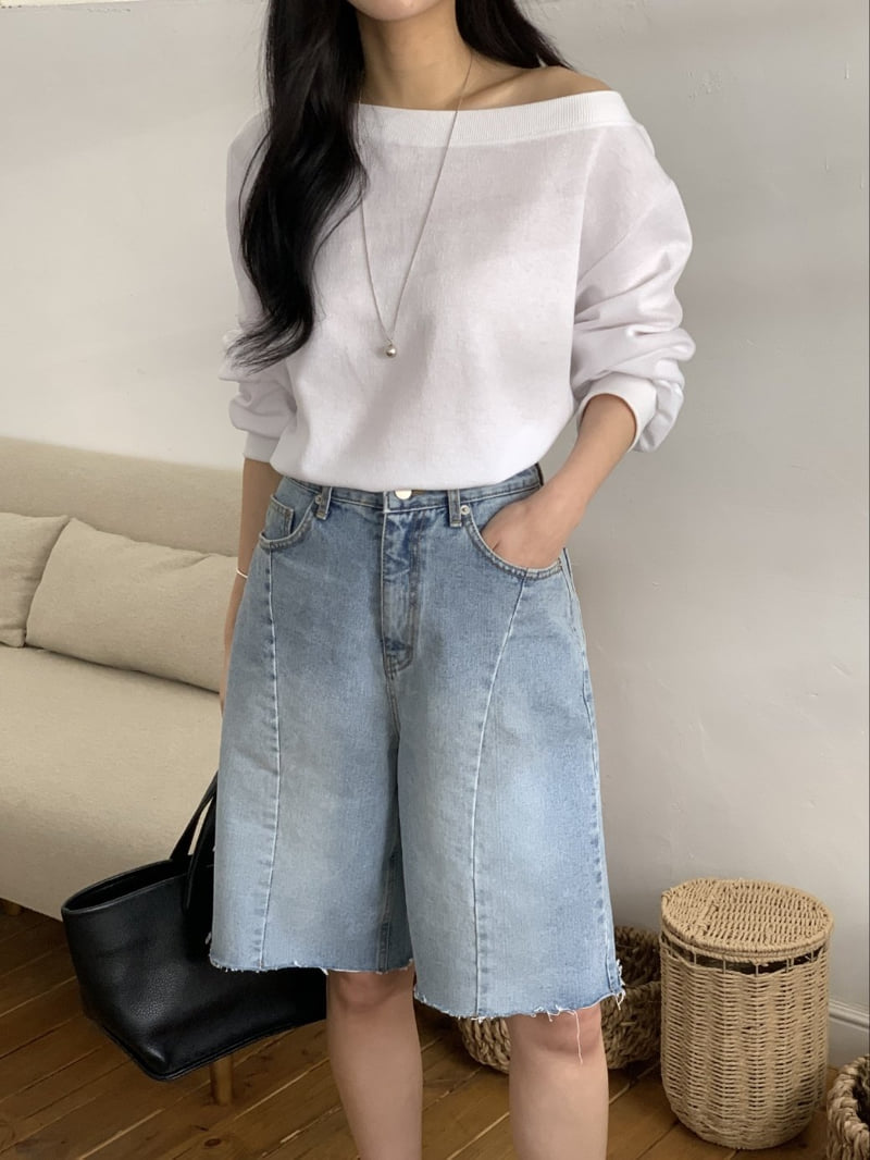 I'm here - Korean Women Fashion - #shopsmall - Cut-Line Denim Shorts   - 3