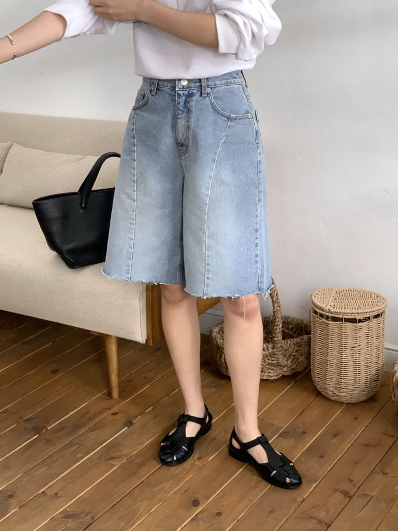 I'm here - Korean Women Fashion - #thelittlethings - Cut-Line Denim Shorts   - 5