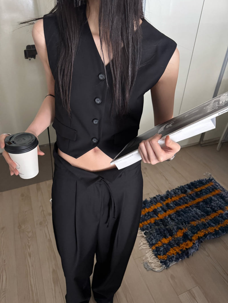 Inssense - Korean Women Fashion - #momslook - Back Belt Detail Vest - 9