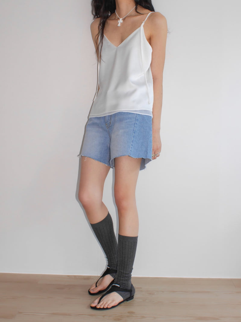 Inssense - Korean Women Fashion - #restrostyle - Side Slit Bead Detail Denim Shorts - 7