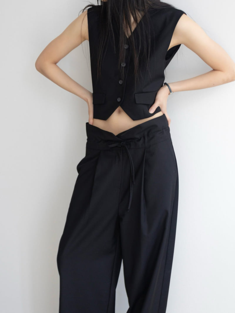 Inssense - Korean Women Fashion - #womensfashion - Back Belt Detail Vest - 11